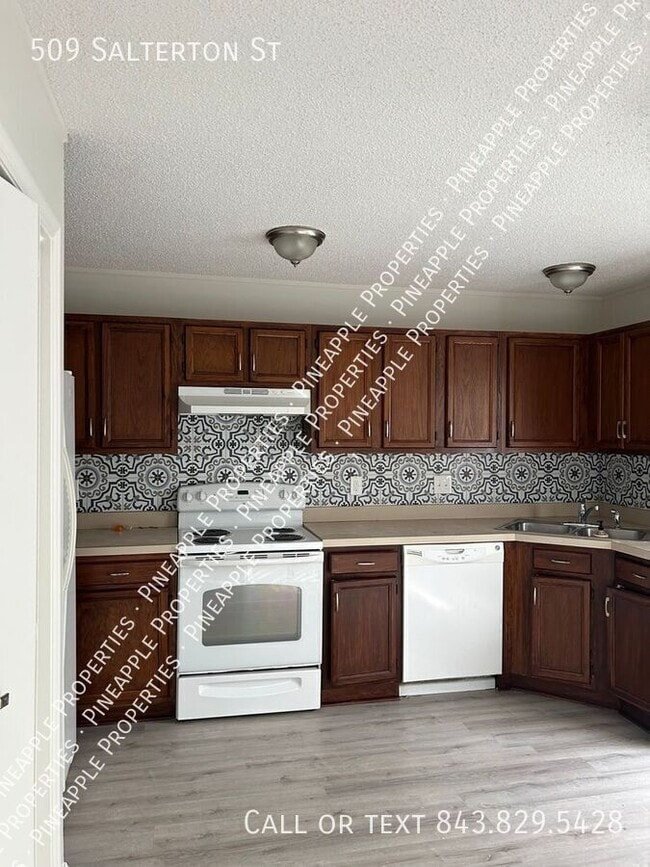 Photo - 509 Salterton St