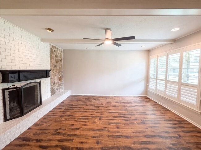 Photo - 1619 Woodcrest Ln