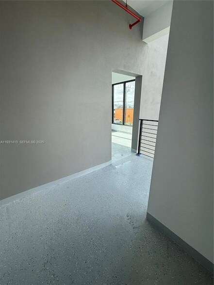 Photo - 1091 E 17th St Unidad 301