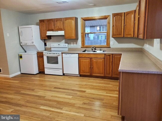 Photo - 1321 Greyswood Rd