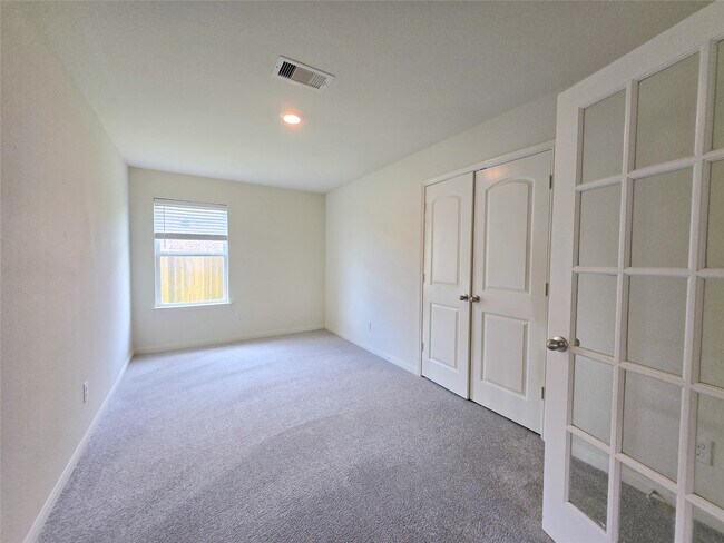 Photo - 380 Stone Gage Dr