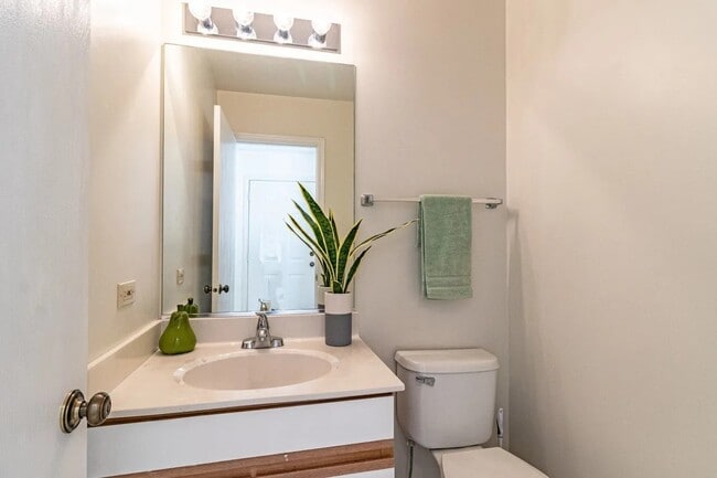 Photo - 1357 Newport St