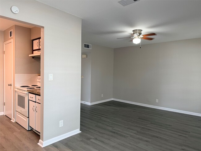 Photo - 2101 6th Ave N Unit 6