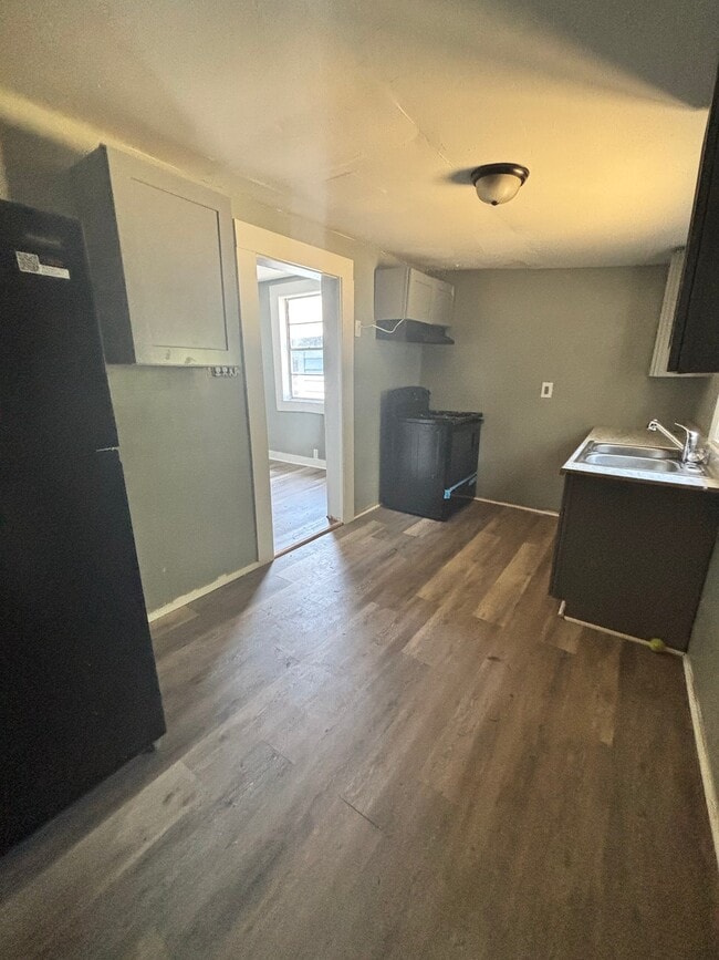Photo - 1707 1st St S