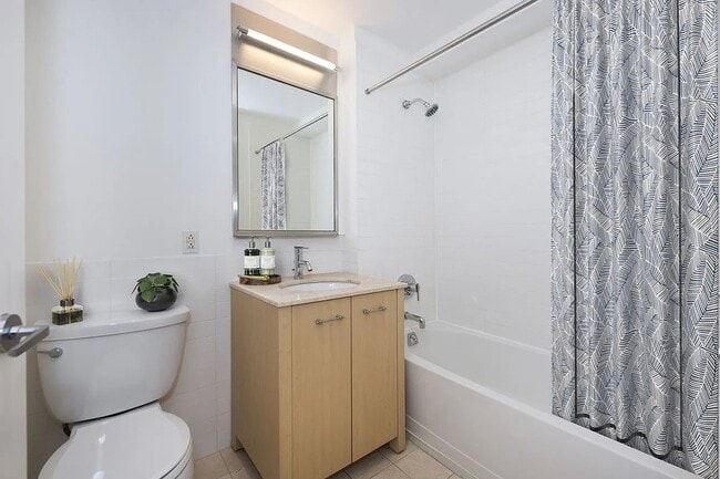 88 Leonard St Unit 1733