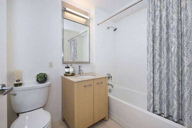 Photo - 88 Leonard St Unidad 1732