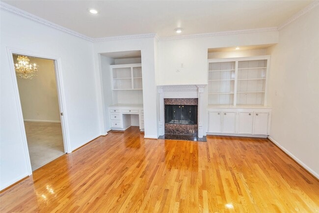 8615 La Fonte St