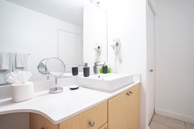 Photo - 2280 SW 32nd Ave Unidad ID1056257P