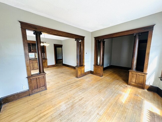 Building Photo - 1414 Golden Valley Rd Unit 2
