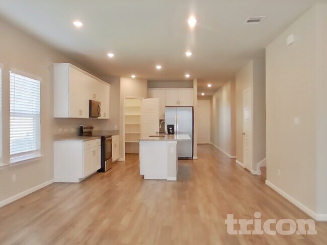 Photo - 5915 Noah Pl