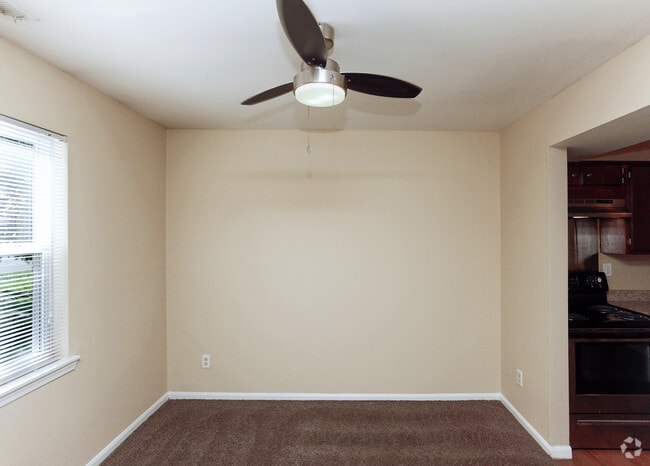 1BR, 1BA - 704 SF - Covered Bridge