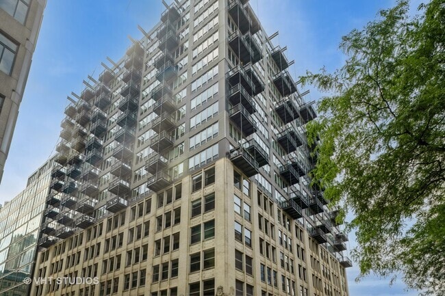 Building Photo - 565 W Quincy St Unit 1105 Rental