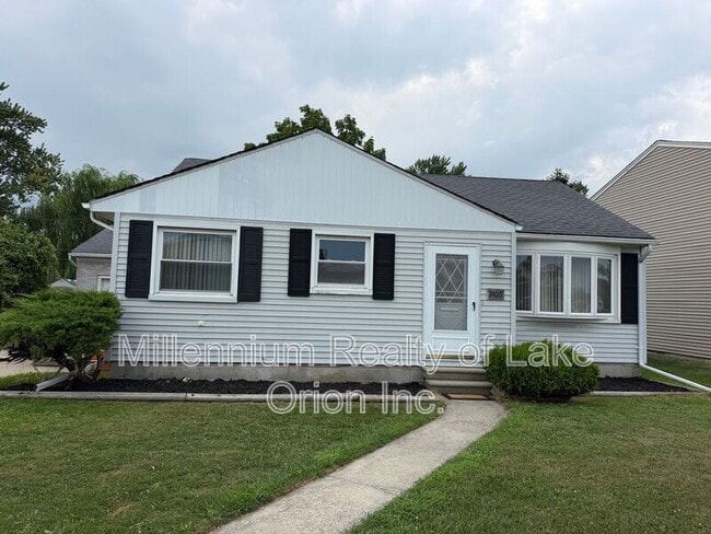 Building Photo - 34019 Garfield Rd