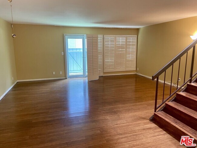 Photo - 5447 Zelzah Ave Unit 104