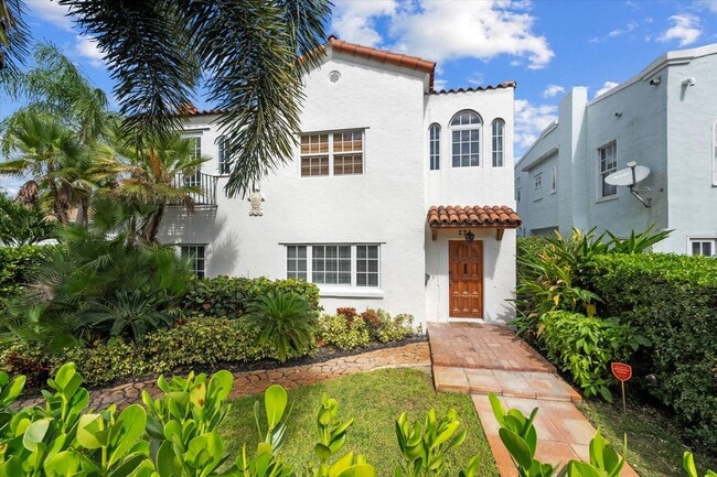 Photo - 221 Greymon Dr
