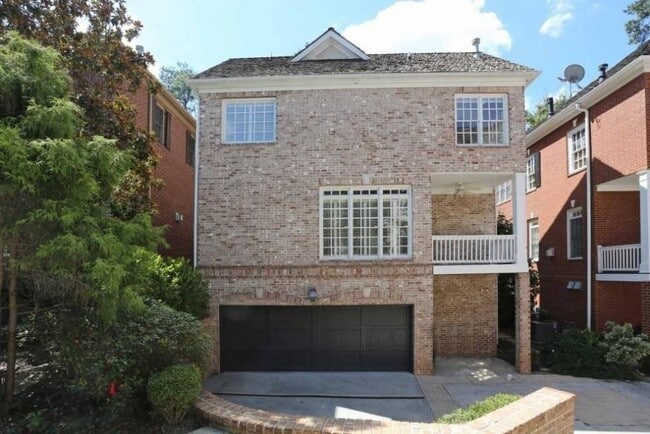 Photo - 704 Longleaf Dr NE
