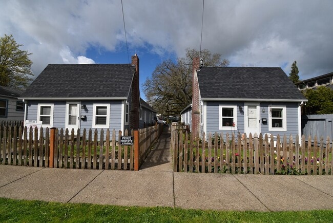 Building Photo - Freshly Remodeled Cozy Cottage Home Unit 312 S. Main St.