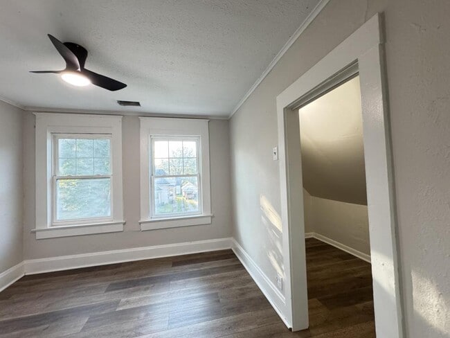 Photo - 836 S Broadway Ave