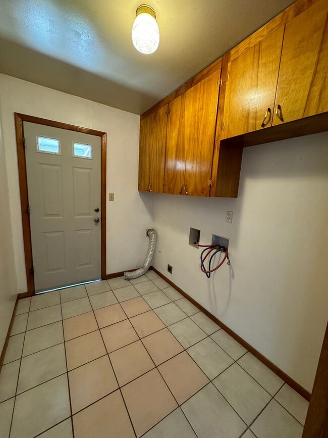 Photo - 2bdrm, 1 bath duplex with carport and fenced yard