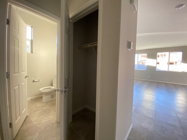 Building Photo - 4 BED 2.5 BATH 2 CAR GARAGE,  LARGE CORNER... Rental