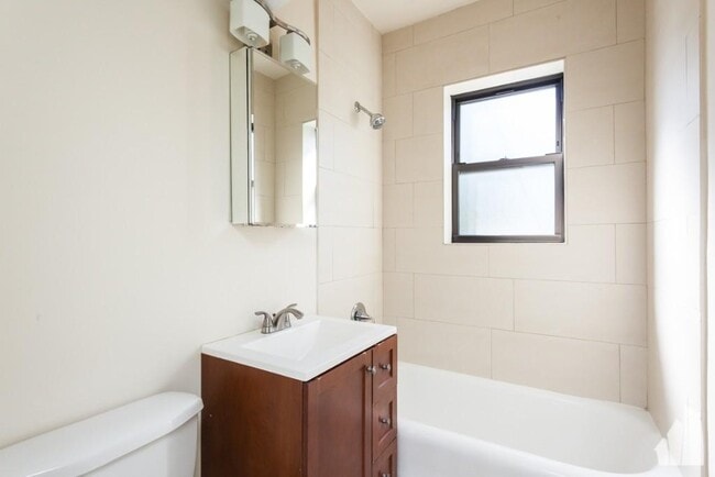 Photo - 2 bedroom in CHICAGO IL 60613 Unit E3
