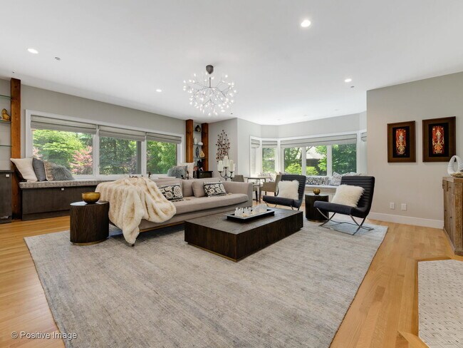 Photo - 824 W Castlewood Terrace