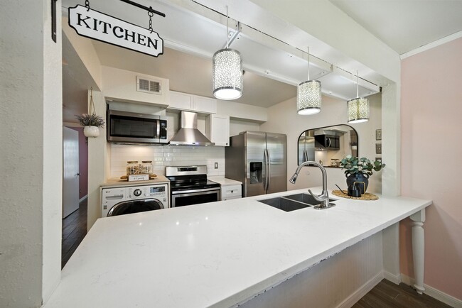 Building Photo - 8931 Gaylord Dr Unit 161 Rental