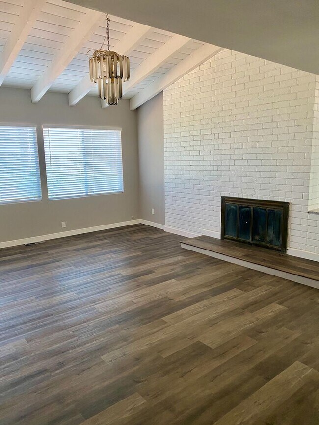 Photo - INCREDIBLE 5 BEDROOM 4 BATH HOUSE