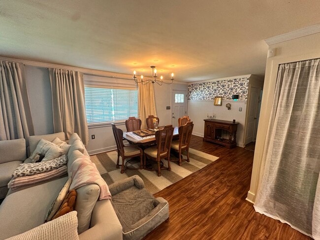 Photo - 3 BED | 2 BATH | GATED BACKYARD | TWO CAR DRIVEWAY | DAFFIN PARK