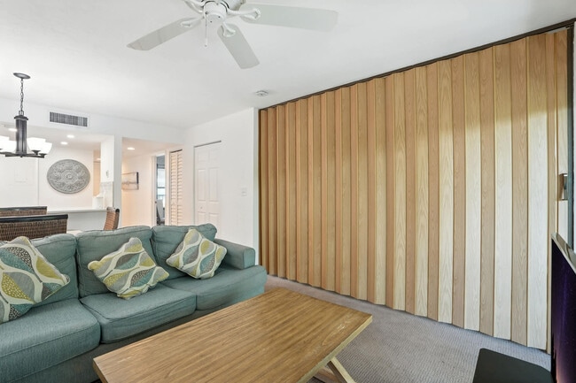 Building Photo - 600 Neapolitan Way Rental