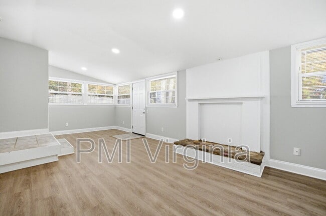 Photo - 308 Winchester Dr