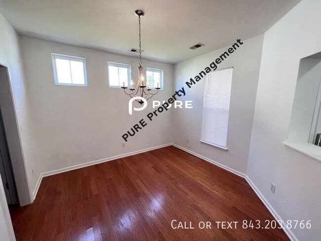 Photo - 153 Avonshire Dr