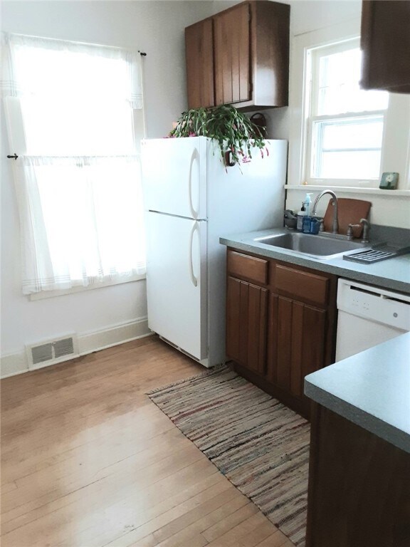 Photo - 98 Charlotte St