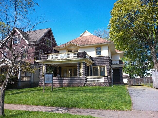 Photo - 464 Allen St