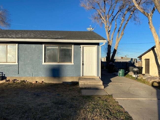 Building Photo - 2 Bedroom, 1 Bathroom Twin Home
