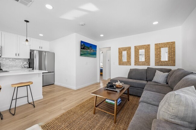 Photo - 836 Island Ct