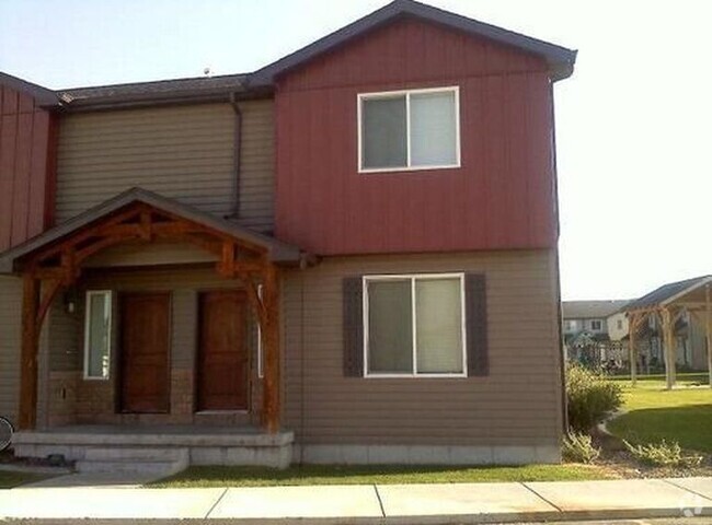 Building Photo - 3 bedroom 1.5 bath Town home in The Meadows