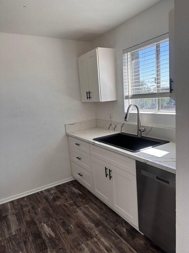 Cocina - 8841 N 2nd Way Unidad 4