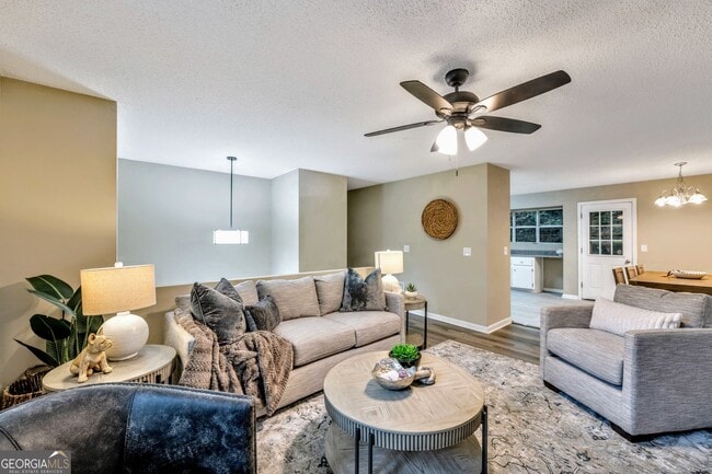 Photo - 221 Remington Ln