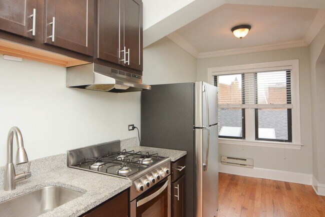 Photo - 4725 N Hermitage Ave Unit 304
