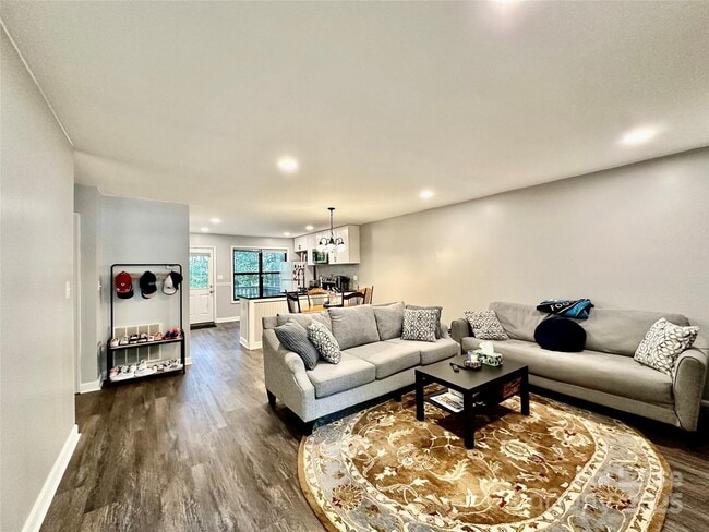 Photo - 392 Tall Oaks Trail