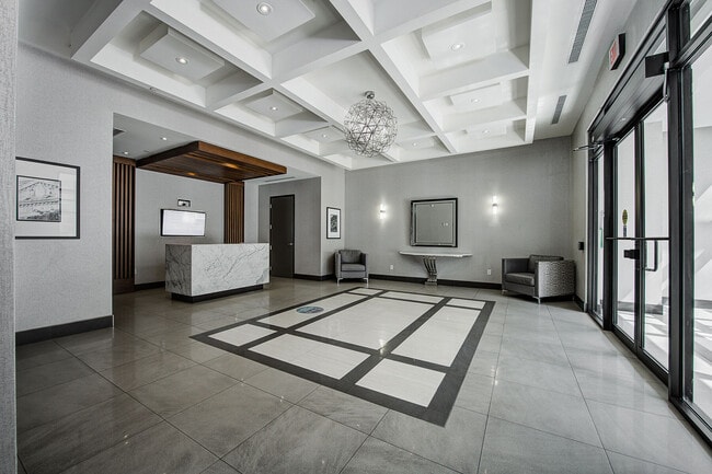 Photo - 150 Main St W