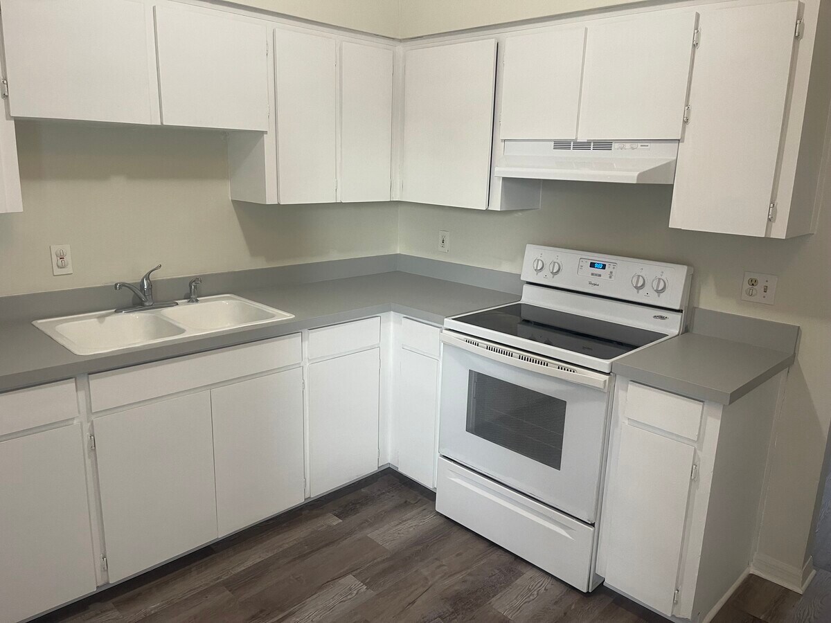 Photo - 665 E Iris Dr