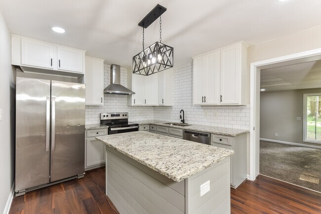 Photo - 2362 Macon Dr SW