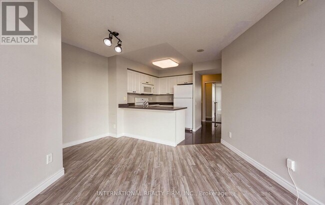 Photo - 28 Harrison Garden Blvd Unité 2205