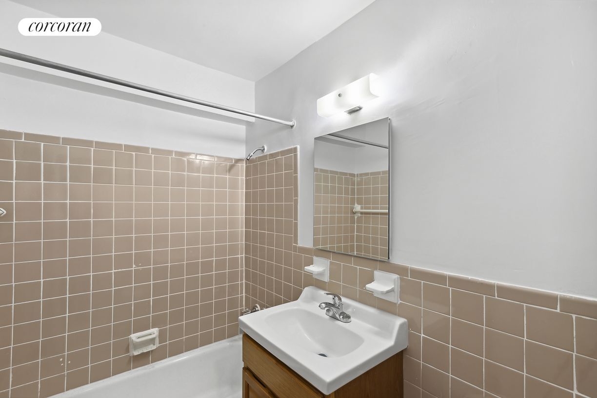 Photo - 201 Ravine Ave