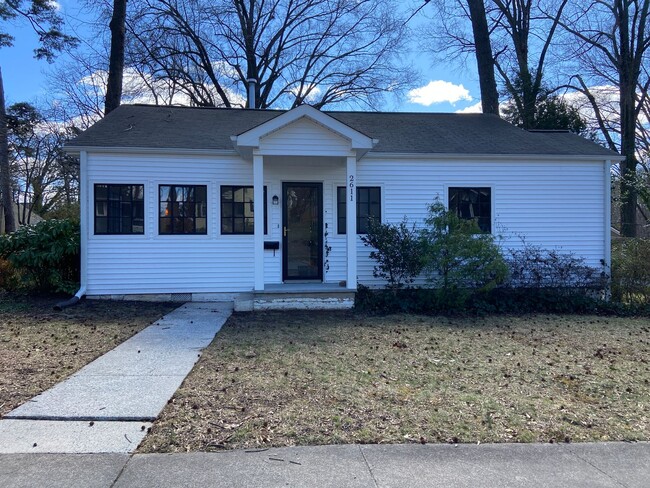 2 Bedroom, 2 Bathroom House in Greensboro! - 2 Bedroom, 2 Bathroom House in Greensboro!