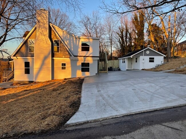 Photo - 202 E Columbia Ave