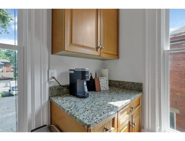 The Artist's Apt. | 2BR | Short North | +Parking