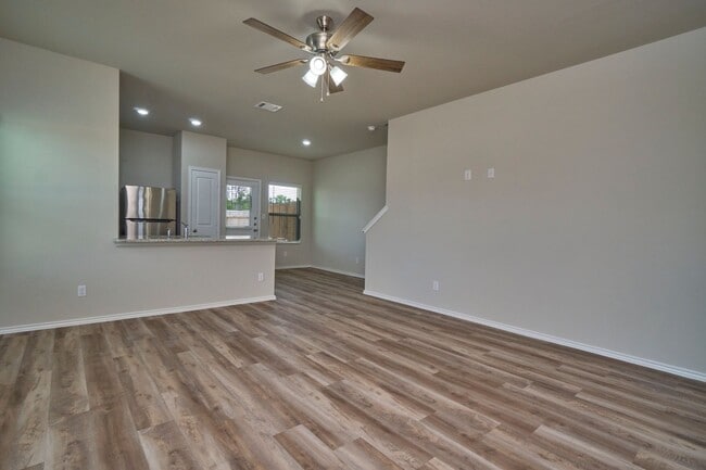 Photo - Hunters Ranch Beauty! 3 Bedroom 2 1/2 Bath Townhome